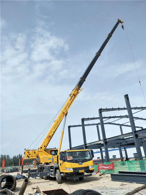 甘洛县超高层建筑钢结构吊装案例
